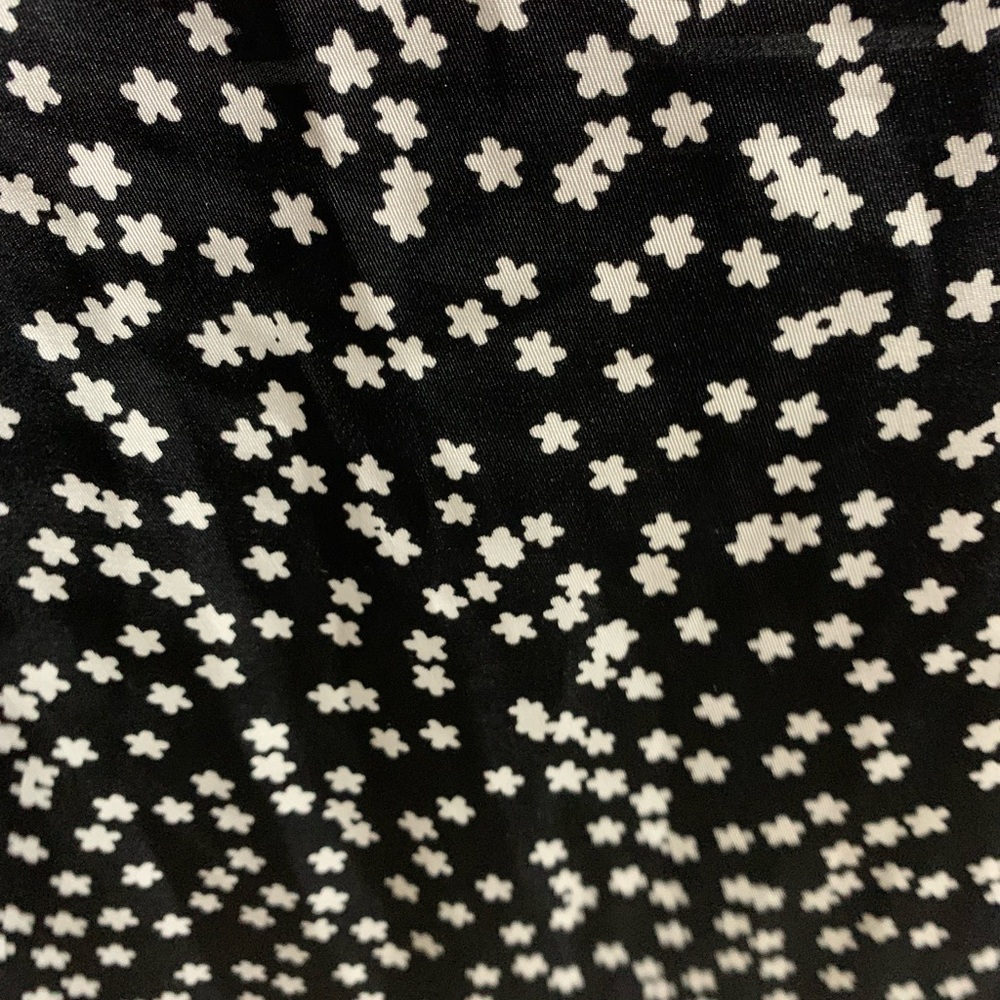 Express Black and White womens top full sleeve size US M Floral print - Picture 3 of 5